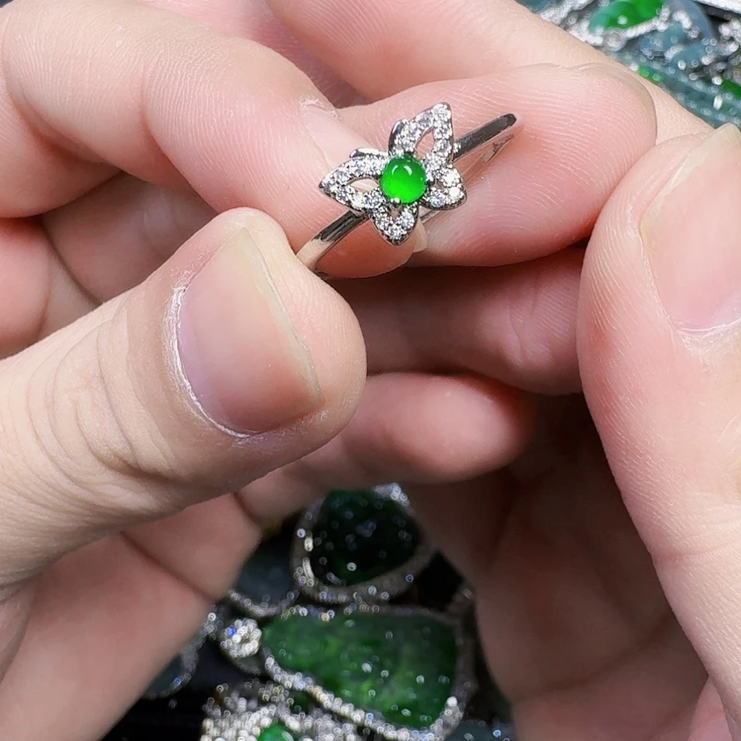 翡翠未镶嵌颈饰天然A货翡翠放漏