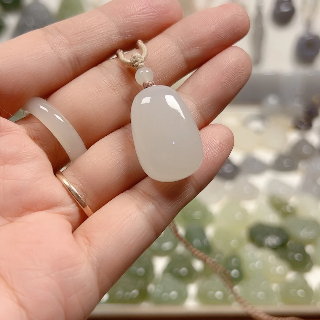 颈饰未镶嵌和田玉