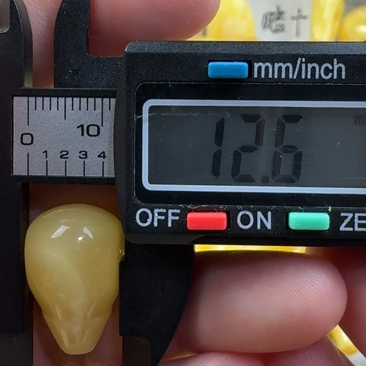 未镶嵌琥珀裸石18杂