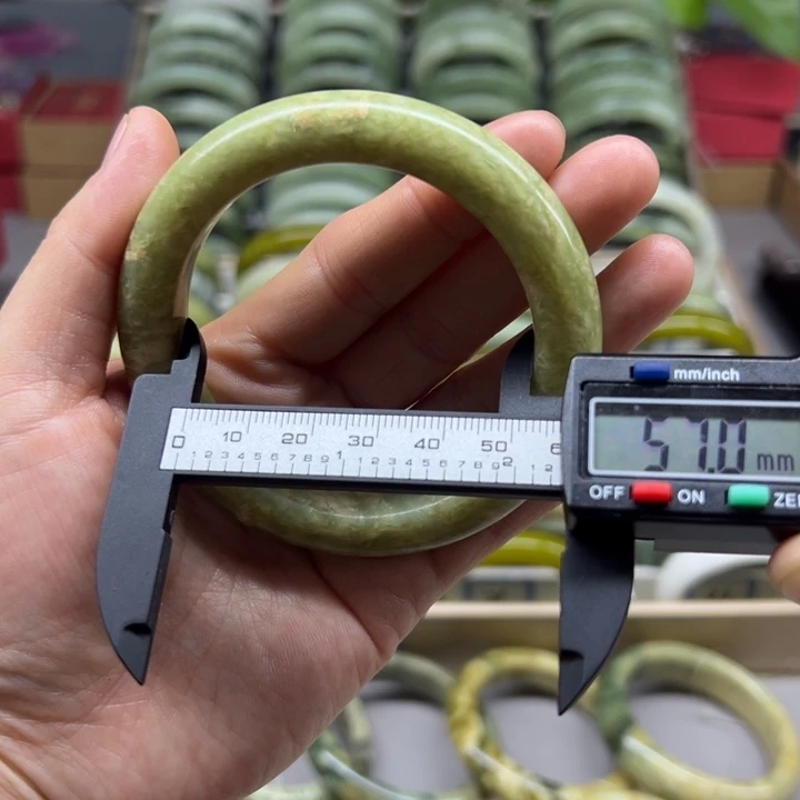 蛇纹石玉未镶嵌手镯39