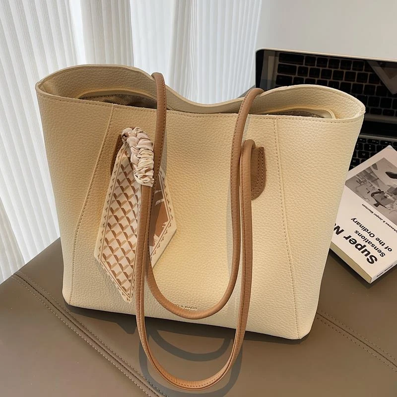 时尚丝巾托特包包女2025新款夏季大容量复古单肩包休闲简约通勤包