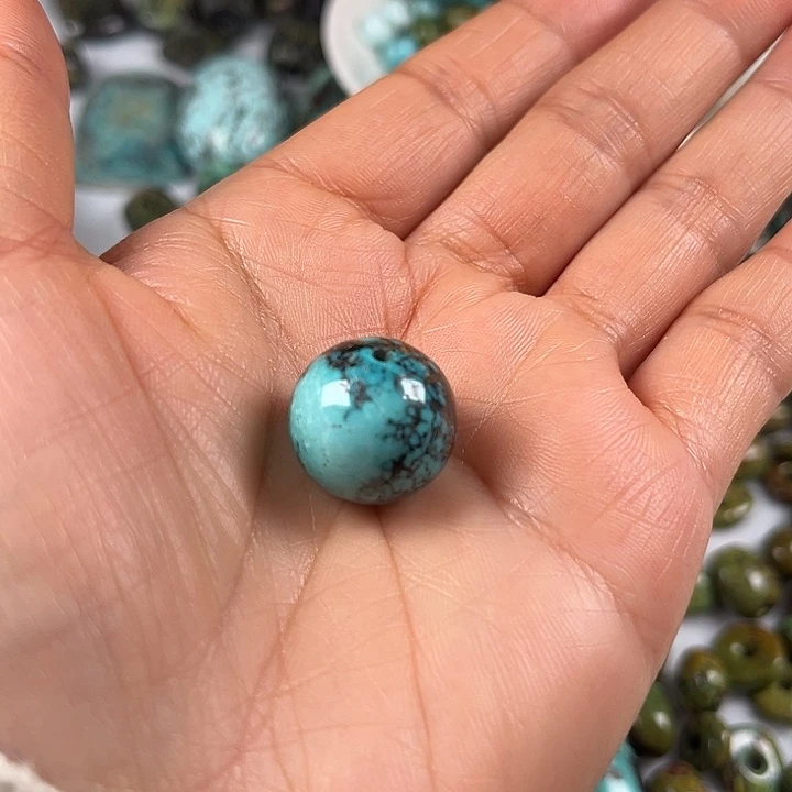 绿松石未镶嵌颈饰