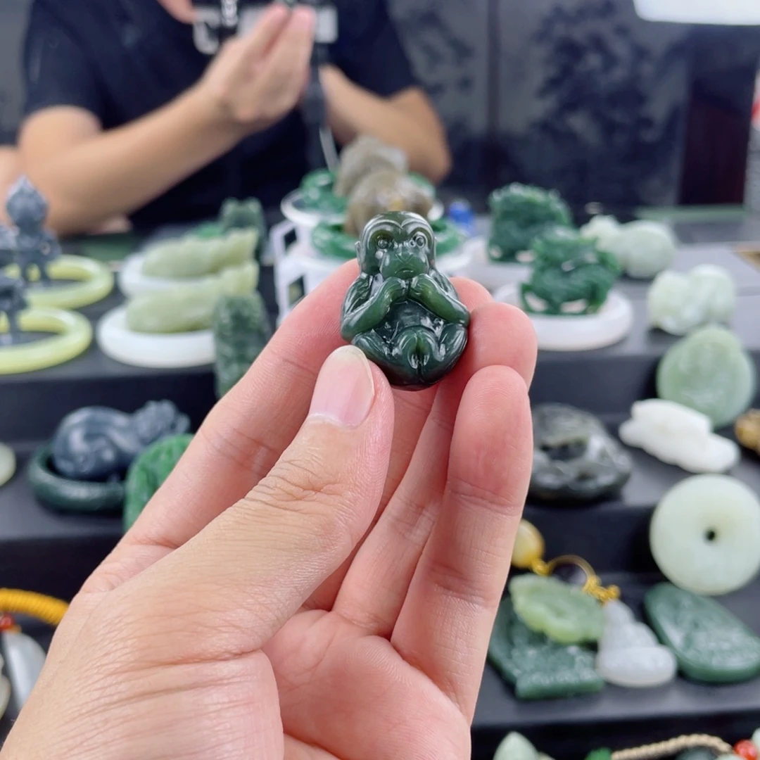 颈饰未镶嵌和田玉