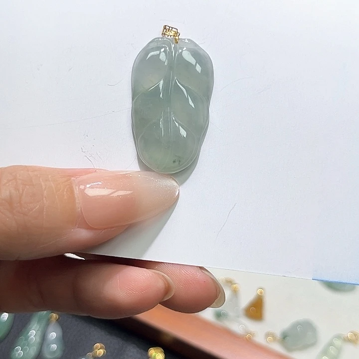 颈饰18K金镶嵌翡翠