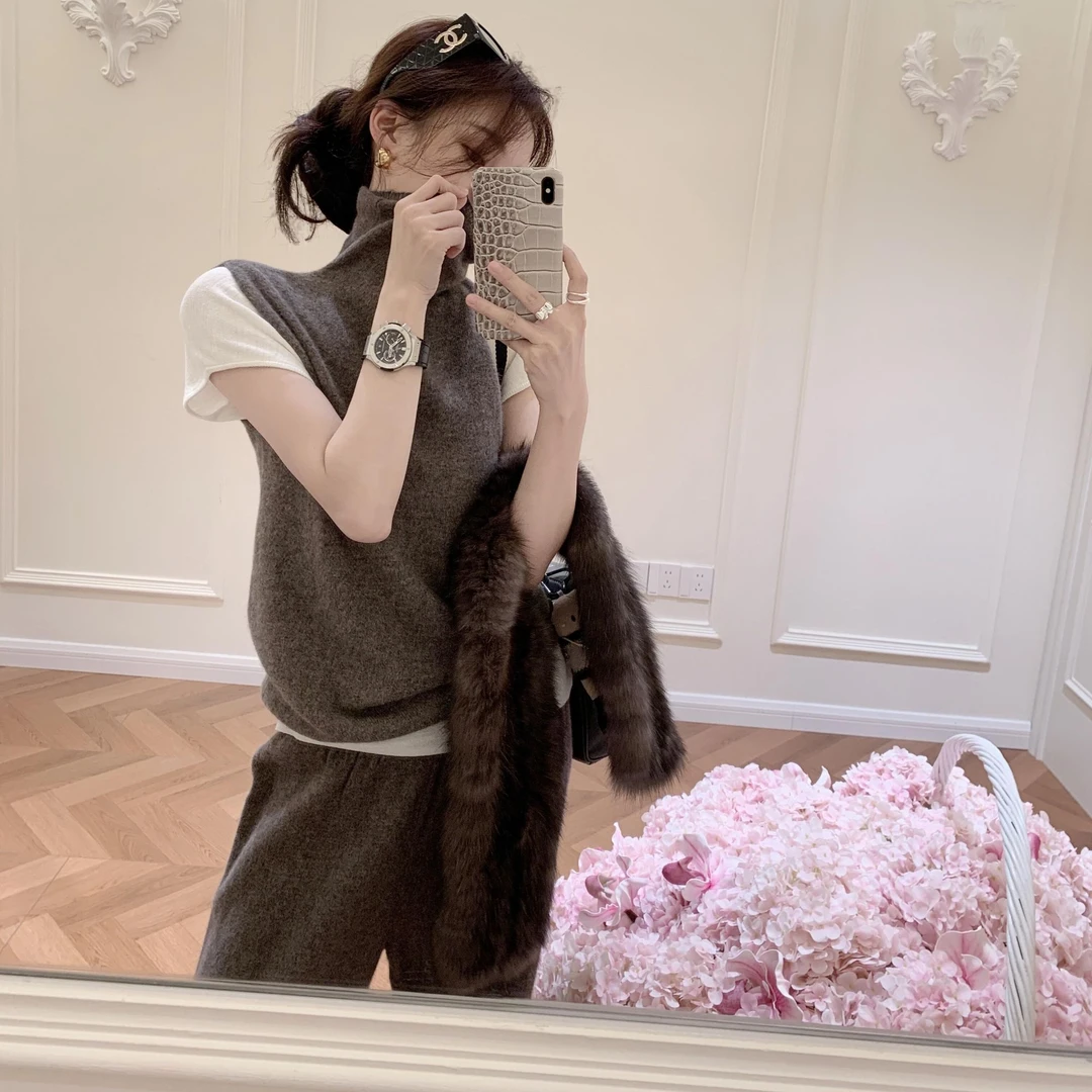 时尚套装叠穿针织马甲女内搭白色打底衫上衣秋冬季阔腿裤子三件套