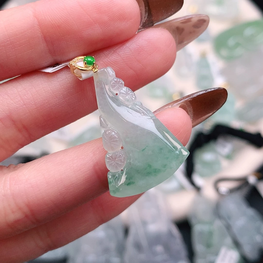 翡翠颈饰18K金镶嵌飘花松树34.7、28、19、5.2