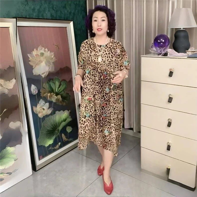 2507夏季圆领遮肉显瘦宽松印花中长款妈妈装洋气大码豹纹连衣裙女