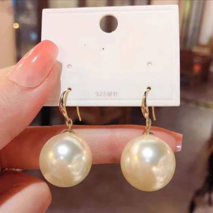 铜合金耳饰  独特白色耳环女轻奢感耳钩时尚高级感长款耳饰