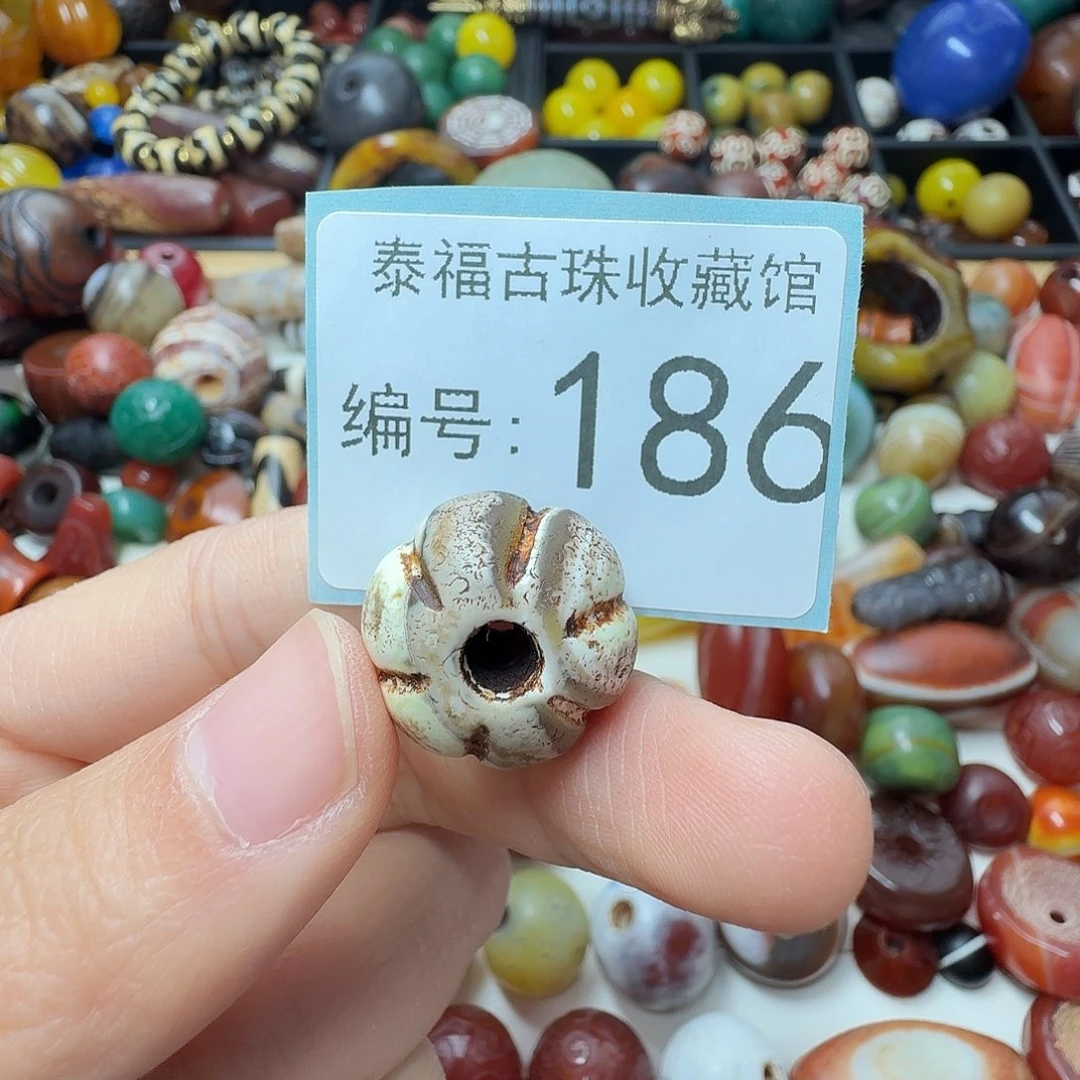 朝***季玛瑙/玉髓未镶嵌满30包邮