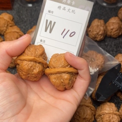 吊坠桃核?**＂我是第一百36