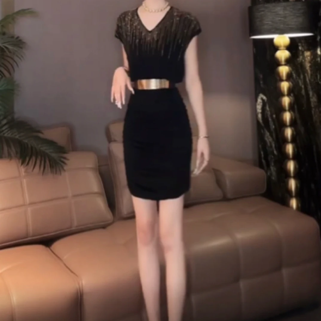 御姐风轻奢高级感收腰连衣裙女2025夏季新款小个子带腰带包臀短裙