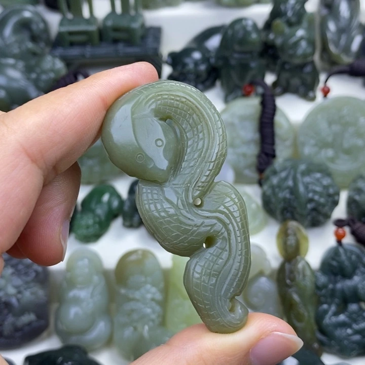 颈饰未镶嵌和田玉