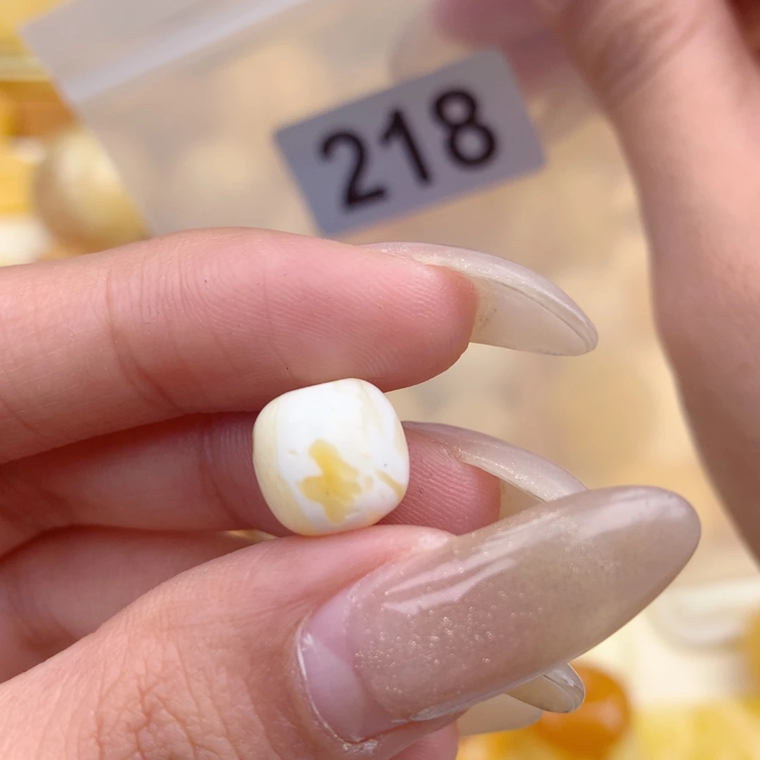 琥珀未镶嵌珠宝奇石11