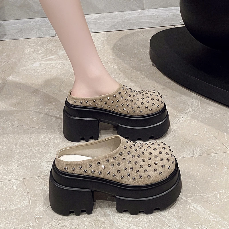 厚底包头半拖鞋女外穿高级感2025春夏新款配裙子时尚铆钉勃肯半拖