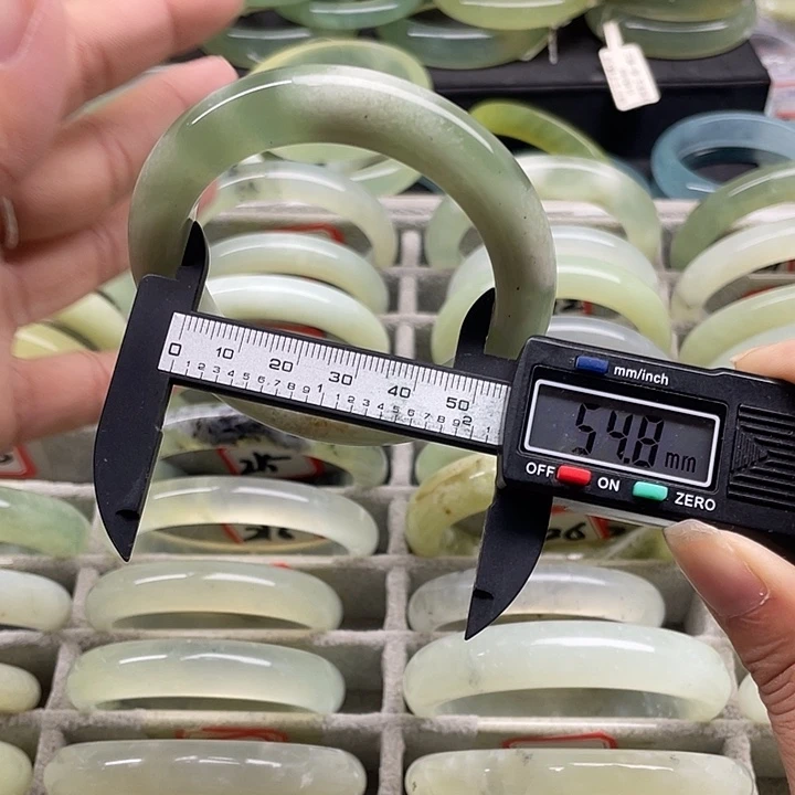 蛇纹石玉未镶嵌手镯205