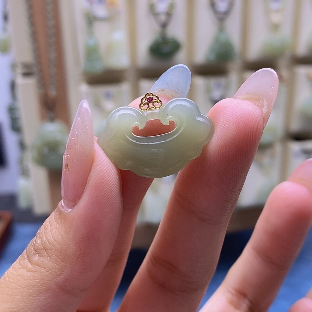 和田玉未镶嵌颈饰刘*秀