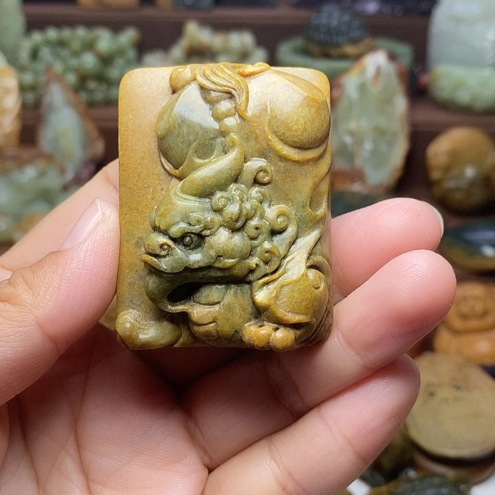 永***。岫岩河磨玉（透闪石质玉）未镶嵌颈饰
