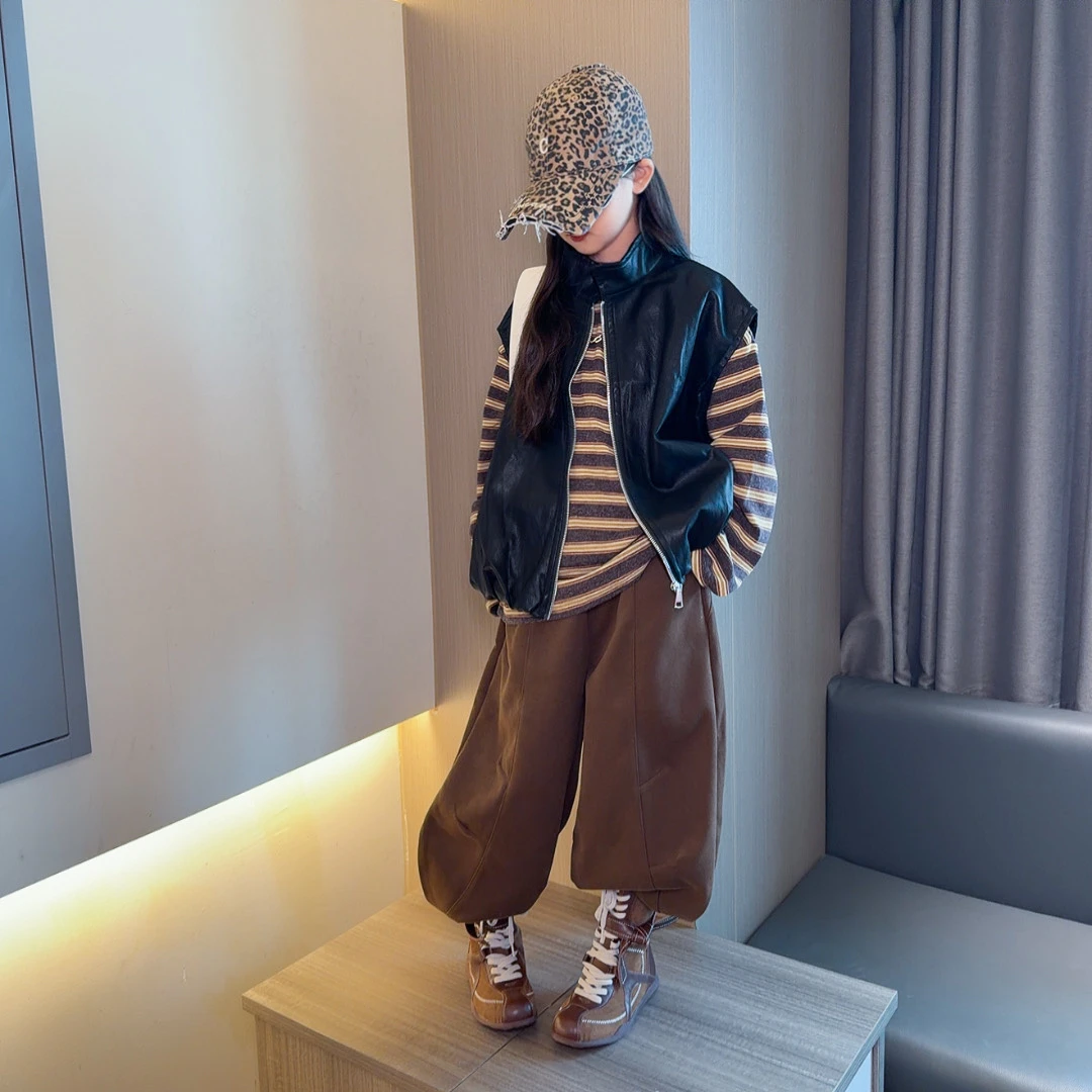 女童秋季皮马甲套装2025新款洋气条纹打底衫女童春秋装休闲弯刀裤