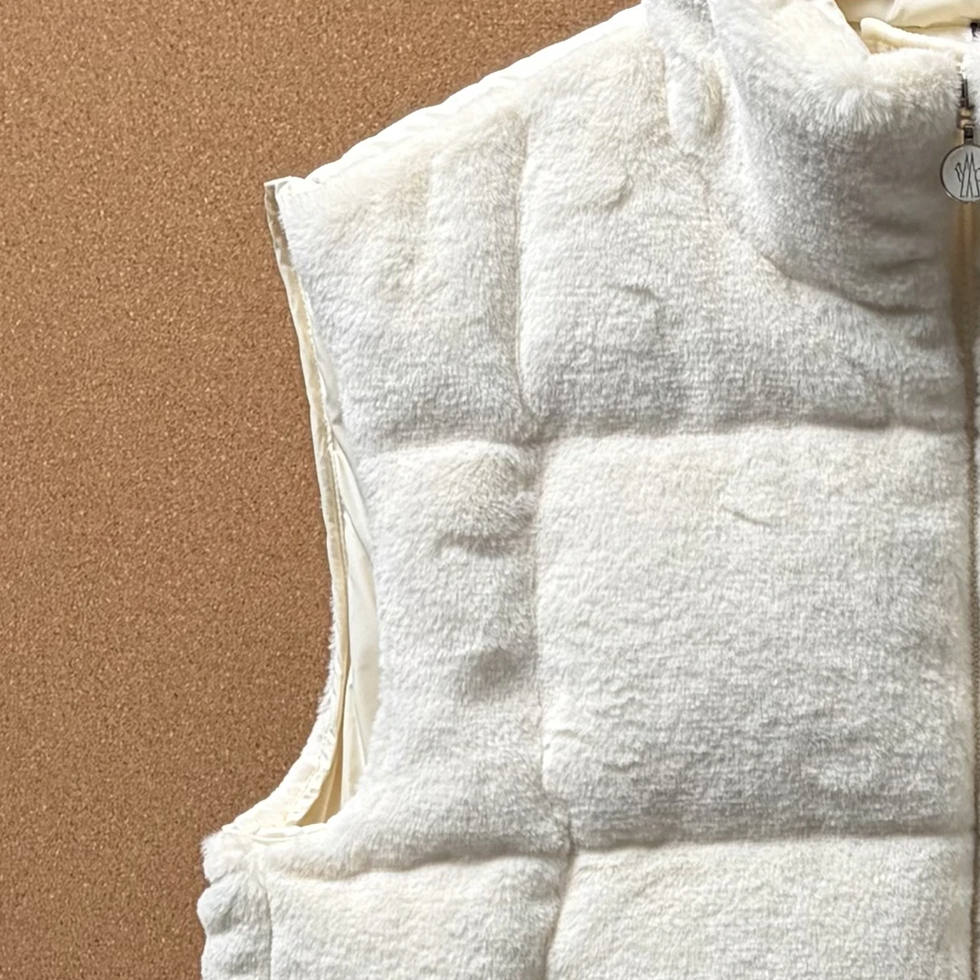 秋冬少女风微标丝绒立领轻盈保暖兔毛白鸭羽绒马甲