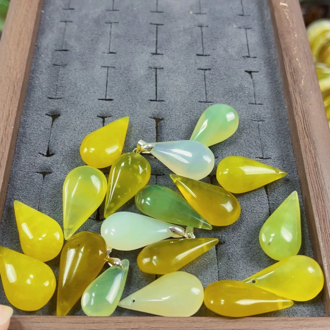 蛇纹石玉未镶嵌颈饰随机发一个水滴