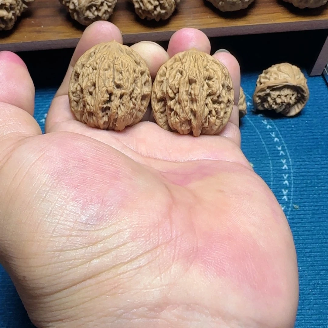 猪***心文玩核桃吊坠全品34虎头手捻