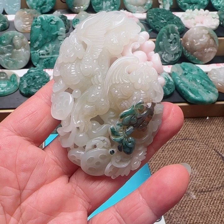 君***下独山玉未镶嵌颈饰