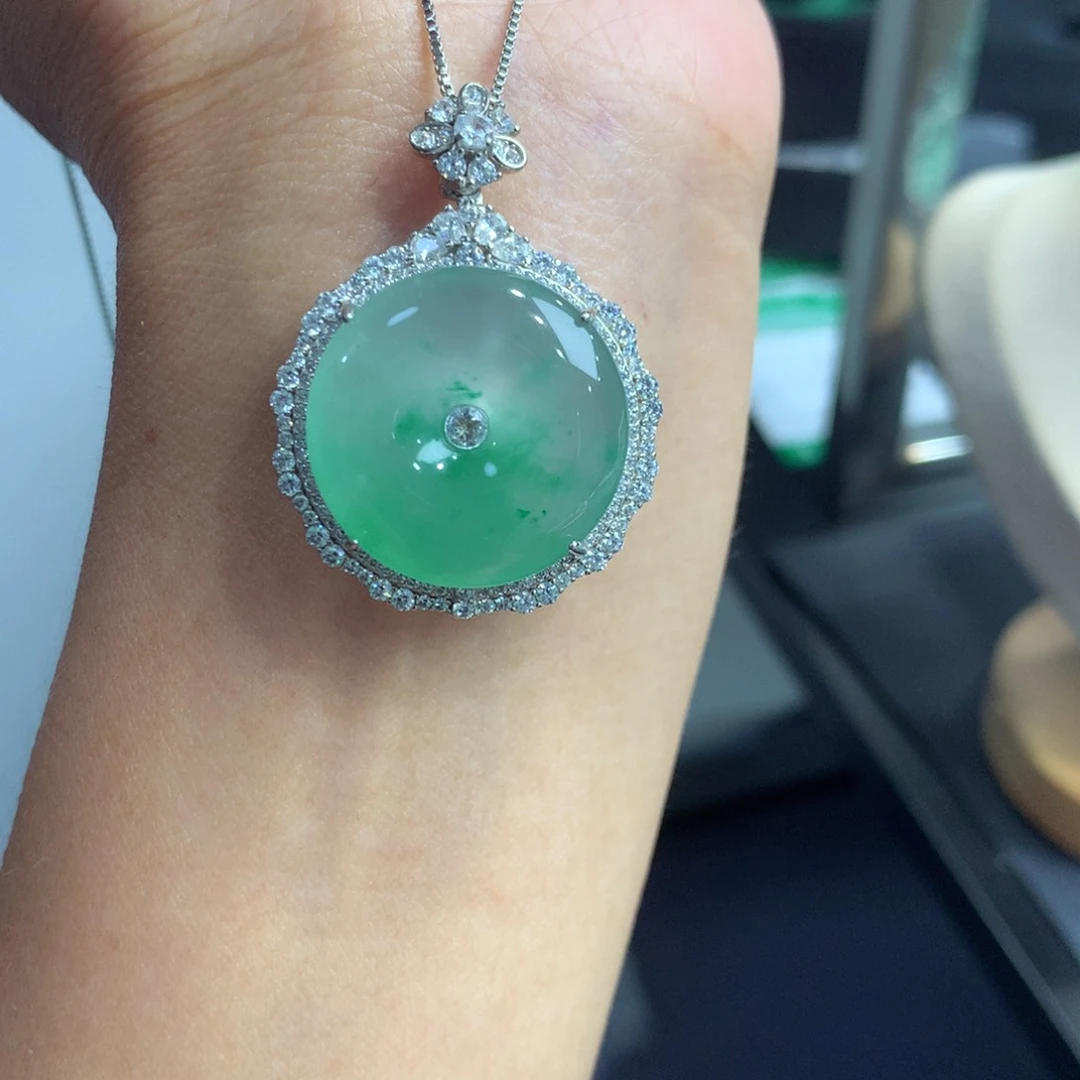 颈饰银S925镶嵌石英质玉（非洲翠）