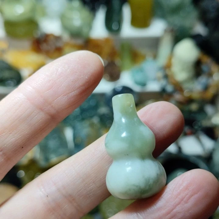 岫玉未镶嵌挂坠款式