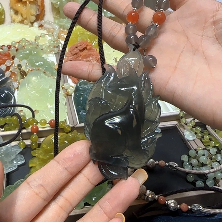 未镶嵌蛇纹石玉吊坠