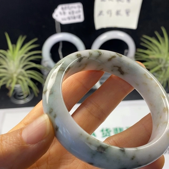 翡翠未镶嵌手镯45。 55圈
