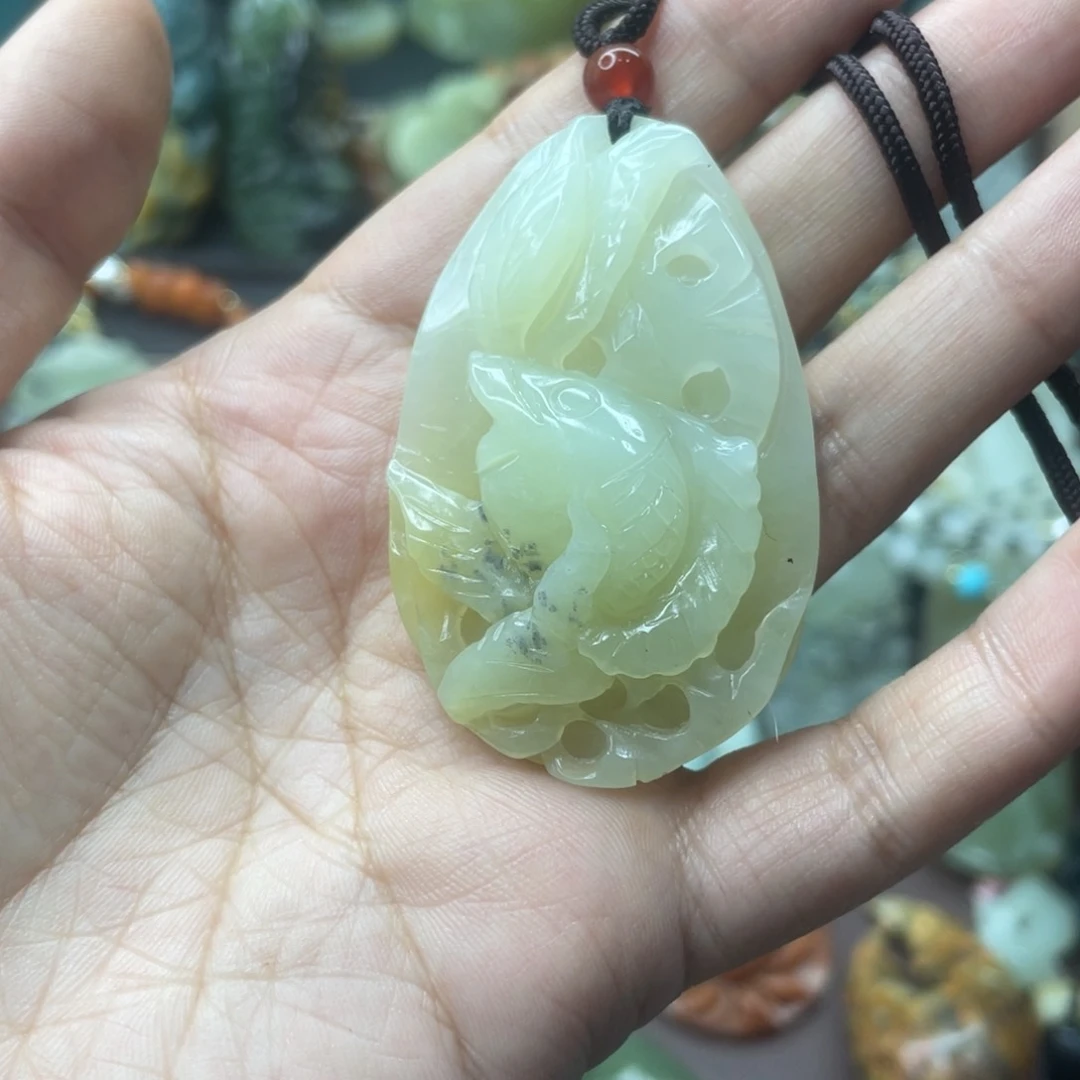 蛇纹石玉未镶嵌颈饰