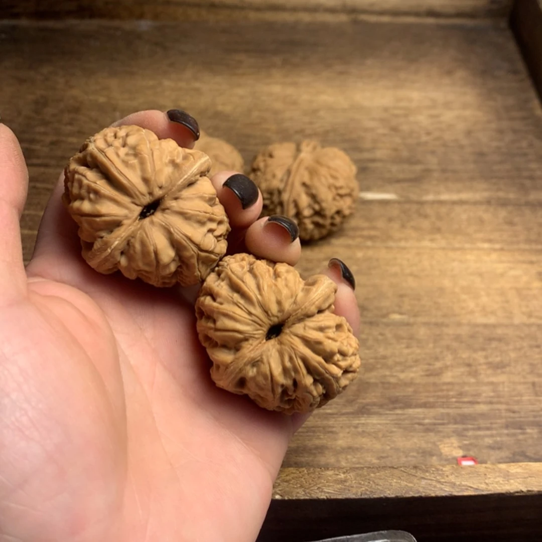 【闪购商品】文玩核桃吊坠痴**沙元宝