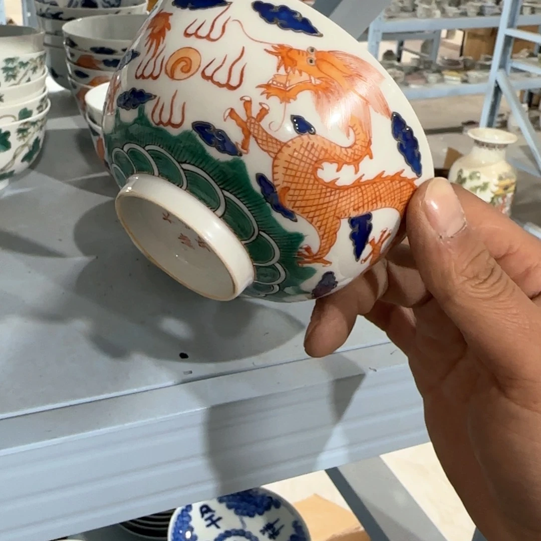 瓷片瓷器上还有两条长带及部分长柱