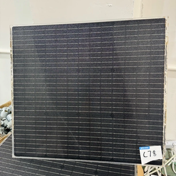C78-（可充12V电瓶）太阳能光伏板一块（尺寸50cm*50cm左右）