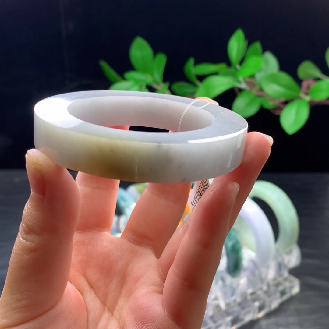 定制翡翠未镶嵌手镯