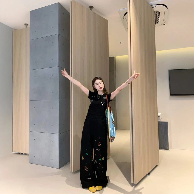 春夏季新款韩系减龄休闲时尚学院风短袖t恤+牛仔背带裤两件套装女