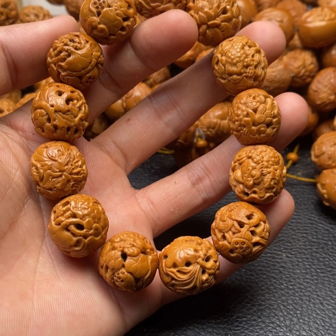 手串橄榄核金蟾镂空