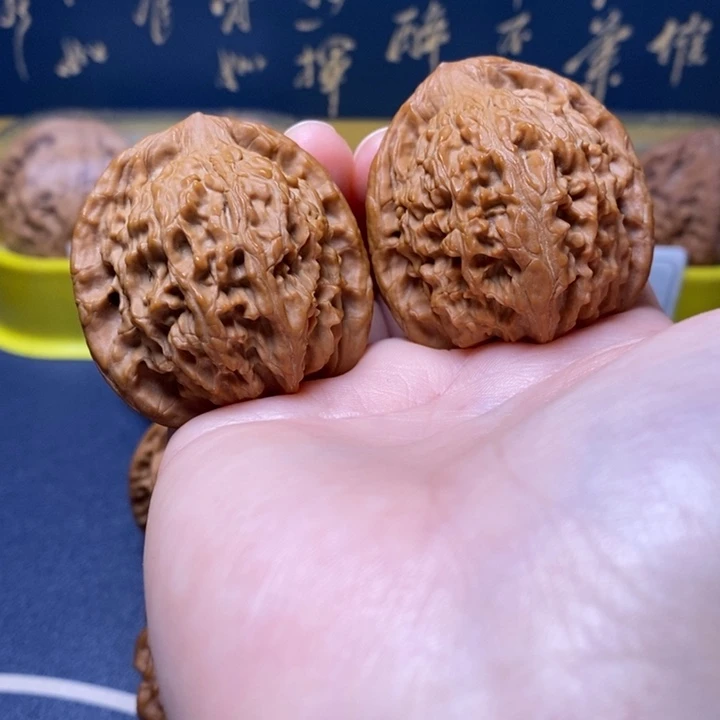 把件文玩核桃红狮子