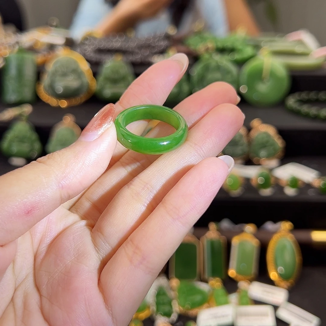 和田玉未镶嵌戒圈碧玉辣阳绿戒圈
