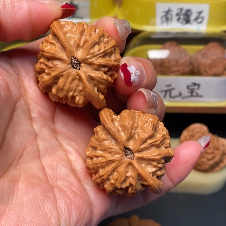 荷***城文玩核桃吊坠40全品金牛
