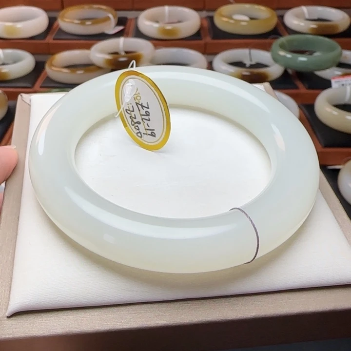 未镶嵌手镯和田玉暖白大胖圆57.2特细