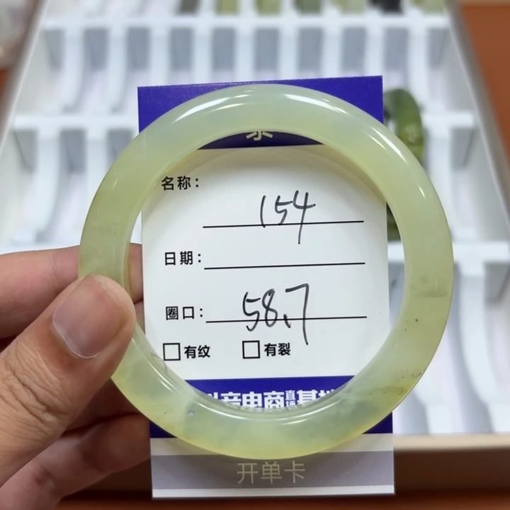 未镶嵌岫玉手镯天然