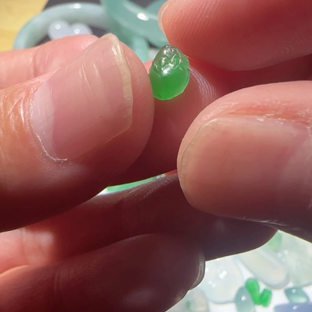 定制翡翠未镶嵌天然翡翠貔貅