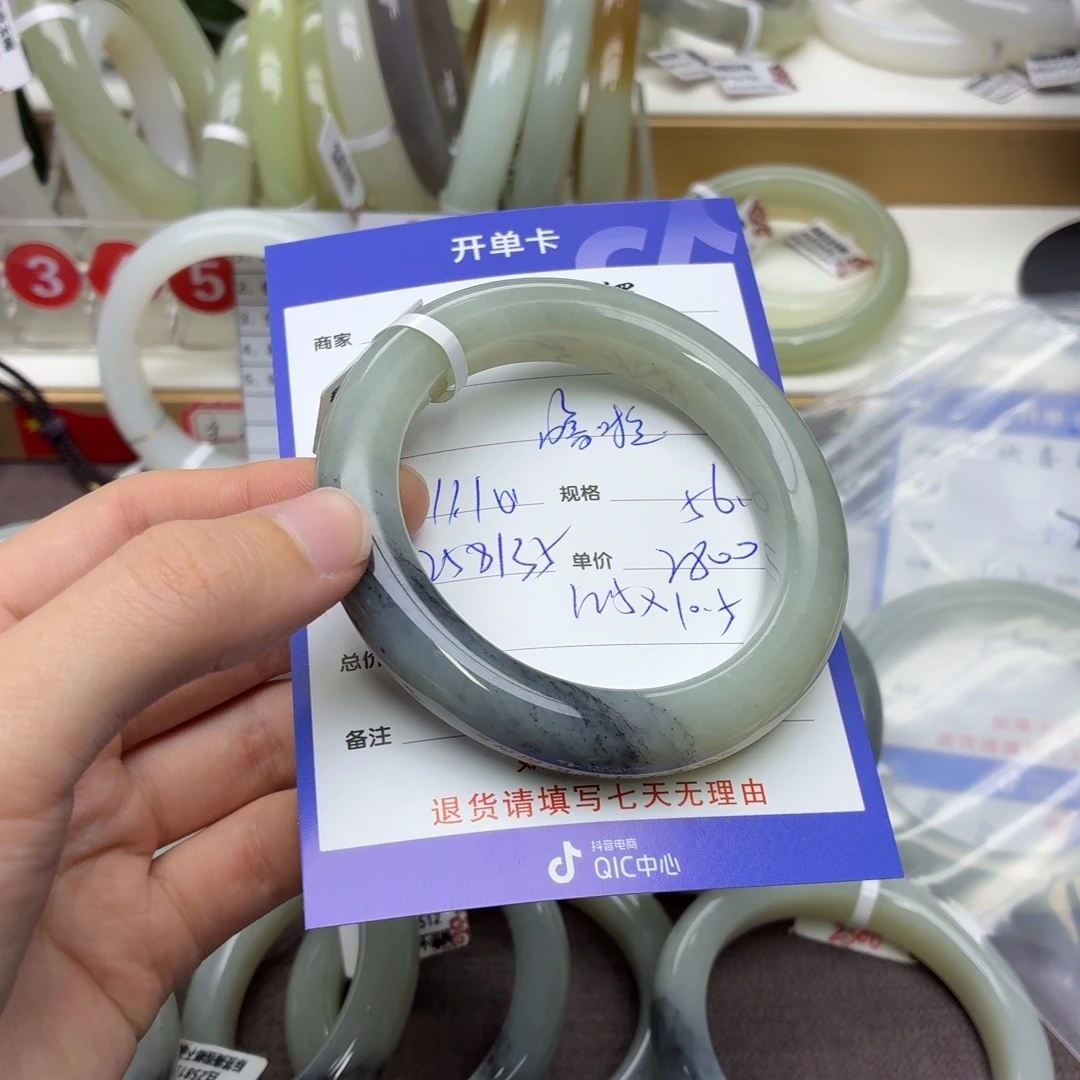 噜***啦和田玉未镶嵌手镯