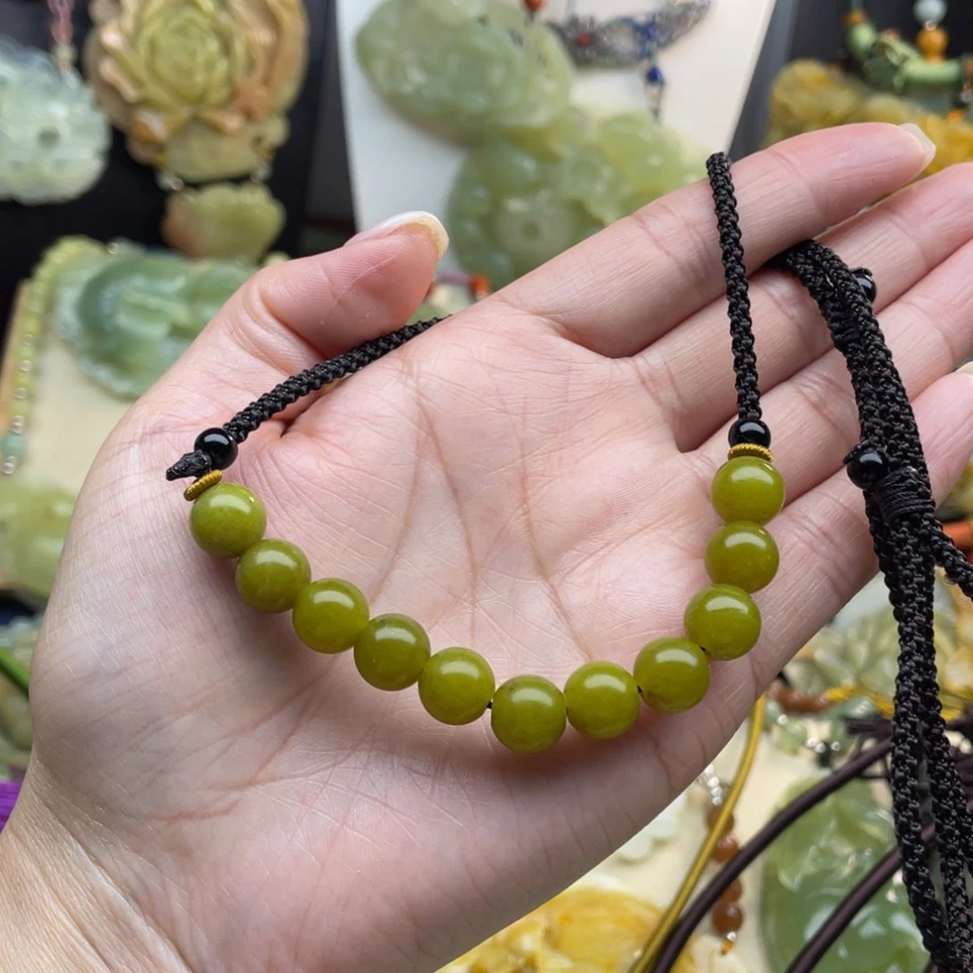 蛇纹石玉颈饰未镶嵌