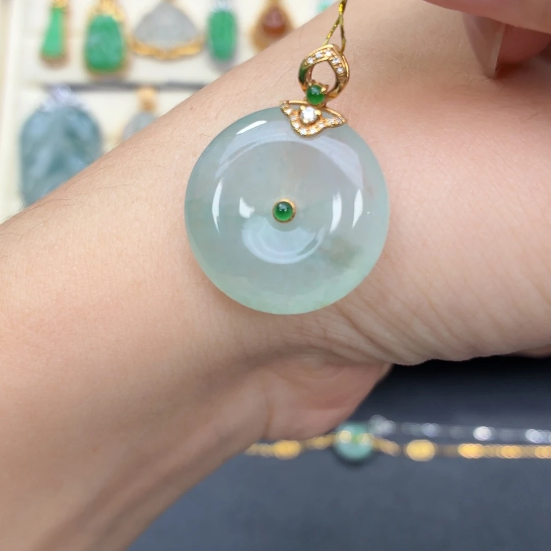 翡翠18K金镶嵌颈饰