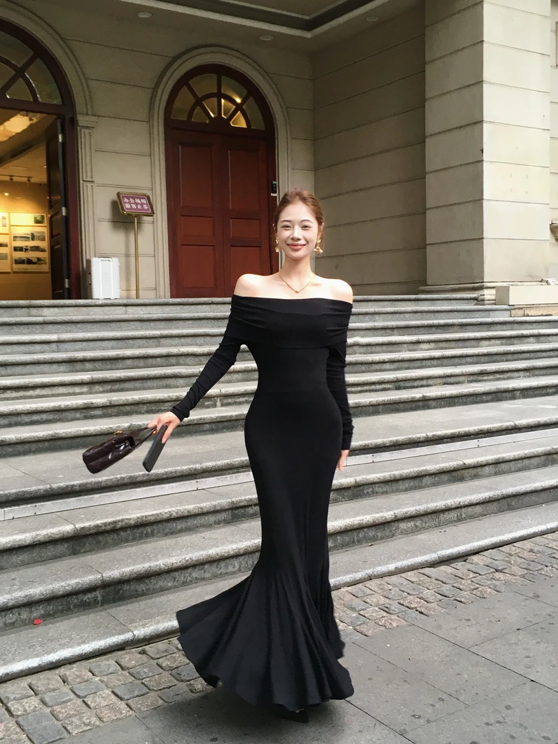 御姐气质纯欲风一字领露肩鱼尾连衣裙早秋穿搭显瘦修身包臀长裙