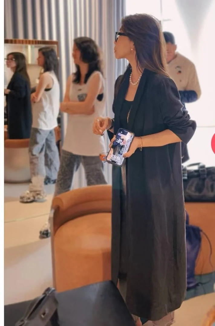 [奕奕推荐]   经典黑色直筒廓形长款西装