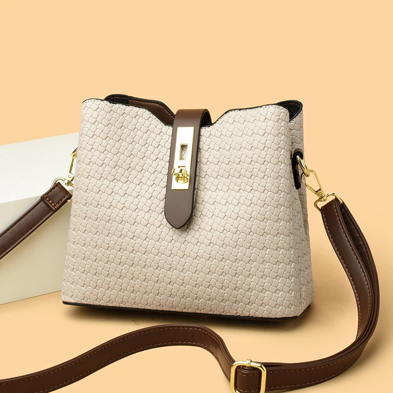 软皮水桶包妈妈包2025新款休闲单肩斜挎包多层百搭大容量单肩包女