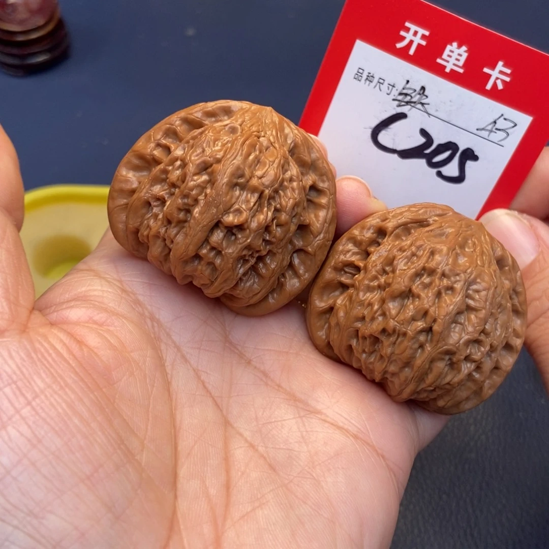 L***i吊坠文玩核桃文玩核桃